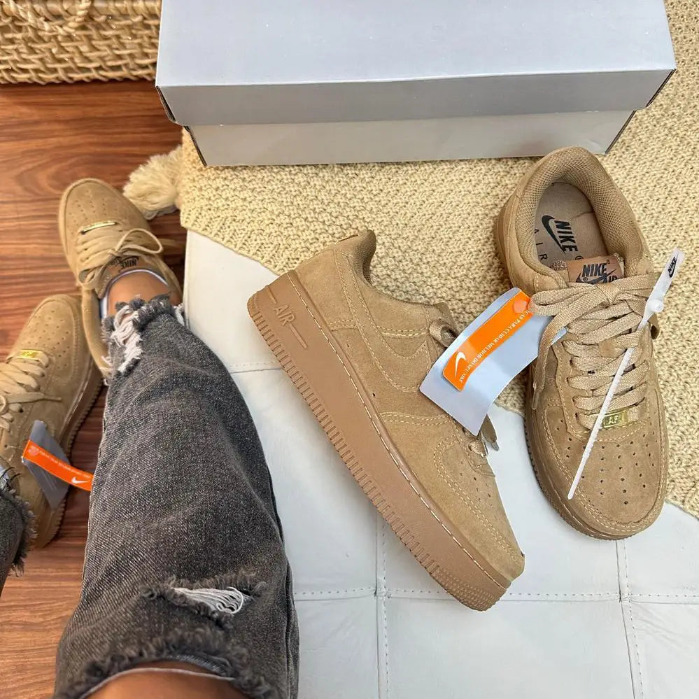 TÊNIS AIR CARAMELO EM COURO