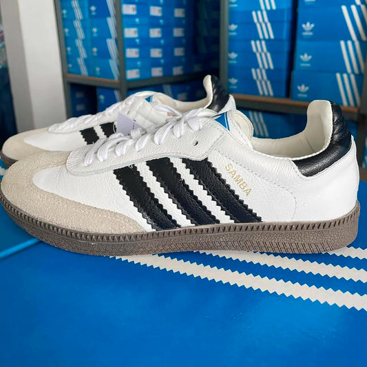 Tênis clássico Samba branco e preto