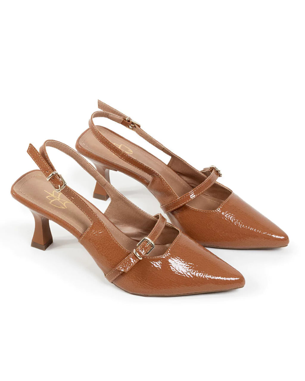 Scarpin slingback verniz caramelo
