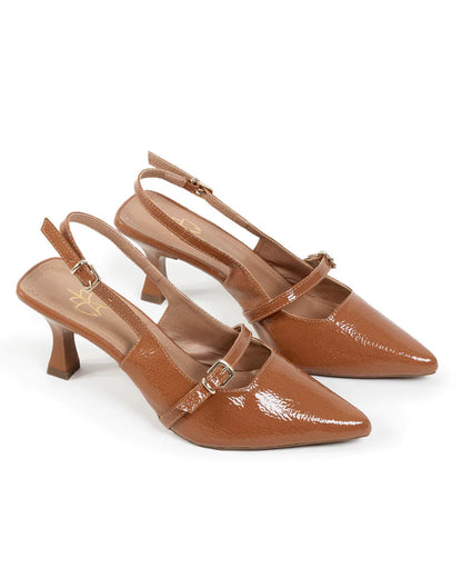 Scarpin slingback verniz caramelo