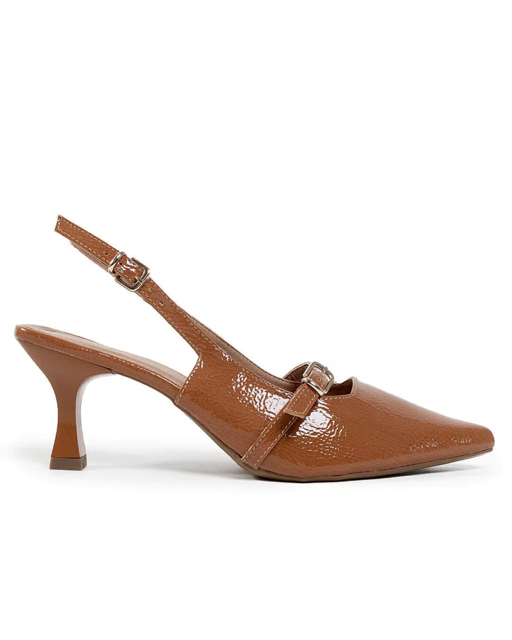 Scarpin slingback verniz caramelo