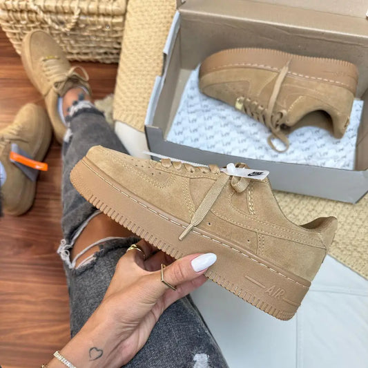 TÊNIS AIR CARAMELO EM COURO