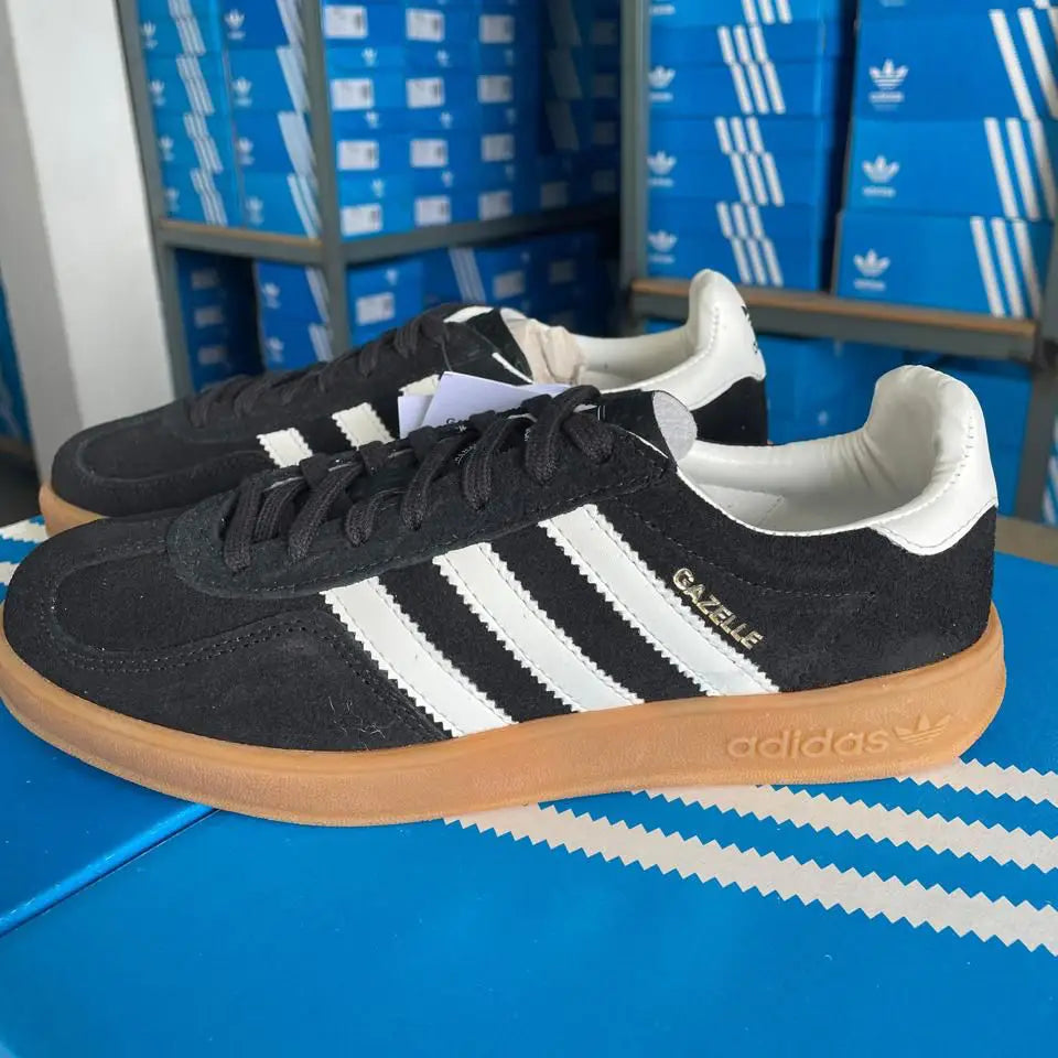 TÊNIS RETRÔ EM CAMURÇA ELEGANTE